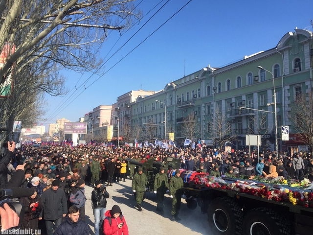 Шокуючі кадри поховання бойовика "Гіві"