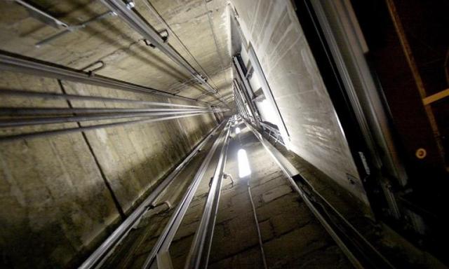 В одесской многоэтажке сорвался лифт с женщиной и ребенком