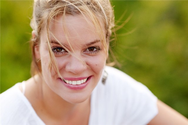 Российская поэтесса пообещала открыть шампанское, если украинские военные грохнут Прилепина