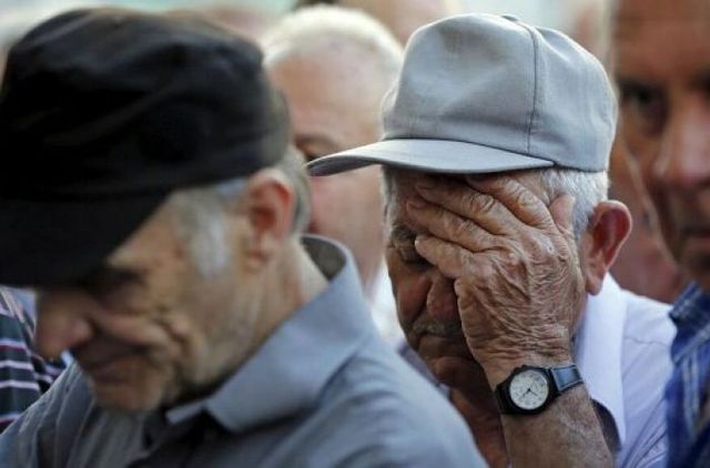 Работать до могилы или довериться МВФ? Украинцы поделились «пенсионными» планами