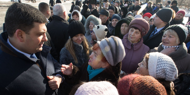 В Киеве Гройсман «случайно» пообщался с подставными пенсионерами