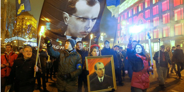 В Киеве на заборе посольства Польши появился портрет Бандеры