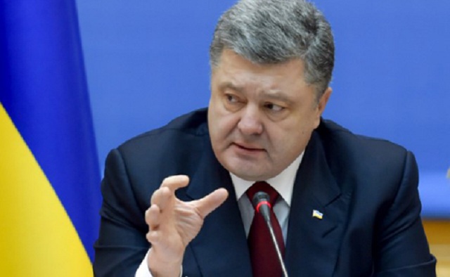 Порошенко ввел в действие решение СНБО, предусматривающее блокировку сайтов