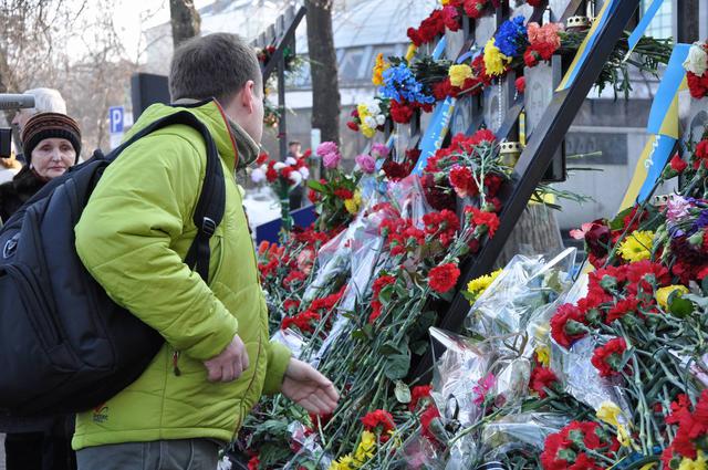 Панихида по Героям Небесной Сотни прошла в центре Киева