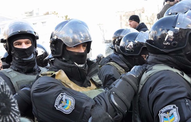 Шеврони спецзагону нової поліції схожі на "Беркут" та підрозділ "ДНР"