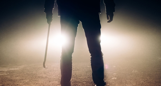 В Киеве мужчина жестоко избил спящего любовника жены