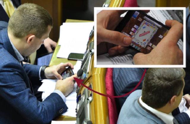 Нардеп Юлії Тимошенко грається в іграшки на засіданнях Ради