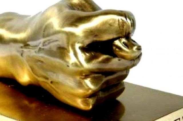 Всю Украину призывают не платить олигархам за коммуналку