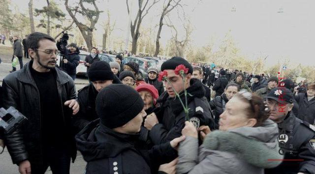 В Одессе задержали женщину с георгиевской ленточкой