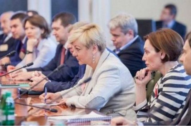 Блокада на Донбассе: Гонтарева грозит закрутить валютные «гайки»