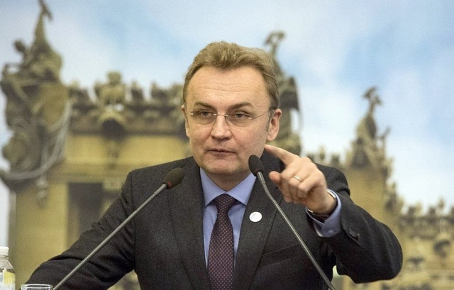 Садовый ответил Гройсману: Ждем участок с документами