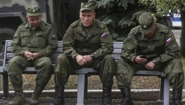 "Ихтамнетам" не хватает контрактников: на Донбасс гонят срочников