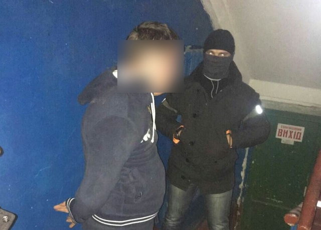 Слідчого поліції затримали за хабар