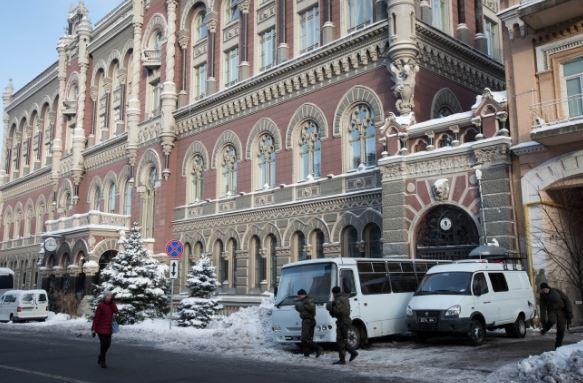 «Жити по-новому» от НБУ: регулятор упростил иностранные операции для украинцев