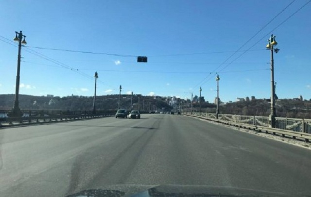 Мост Патона пропитан демократией дорожного движения, – блогер о дорожной разметке