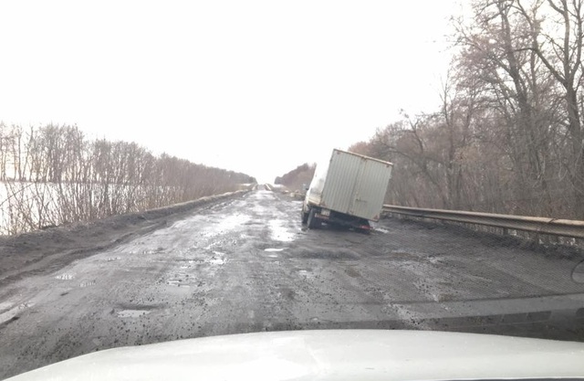 На трасі Суми-Харків у автівок відпадають колеса