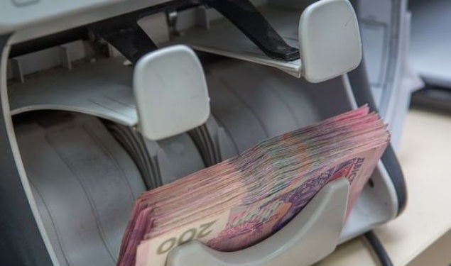 Доллар вновь покусился на гривну: свежий курс от НБУ