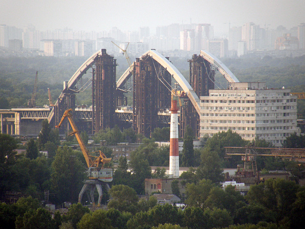Стало відомо, скільки коштів витрачають на будівництво Подільського мосту в Києві