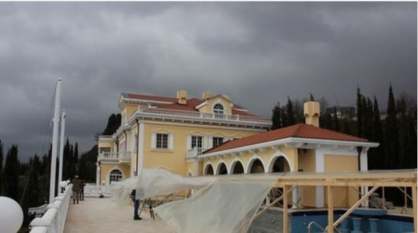 З’явились фото розкішного маєтку екс-дружини Януковича