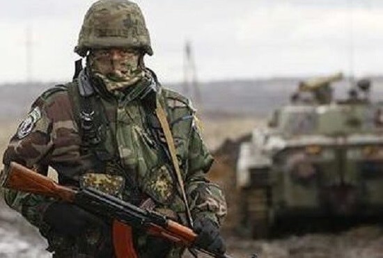Российские военные захватили заложников в школе на Луганщине