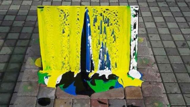 В Киеве вандалы осквернили памятник героям АТО