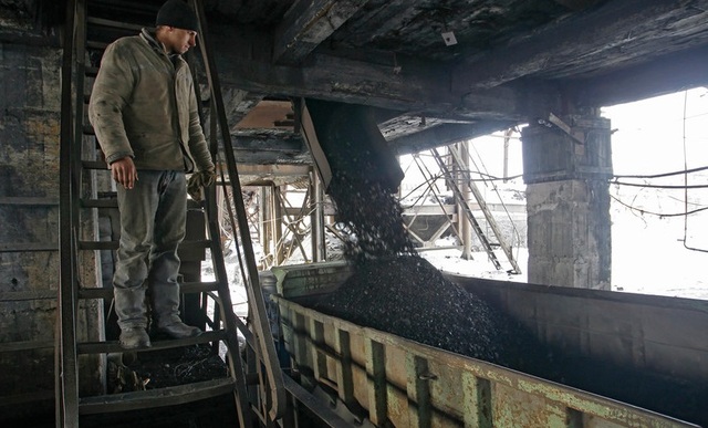 Новый договорняк или силовой сценарий: что остановит "национализацию" в ОРДЛО