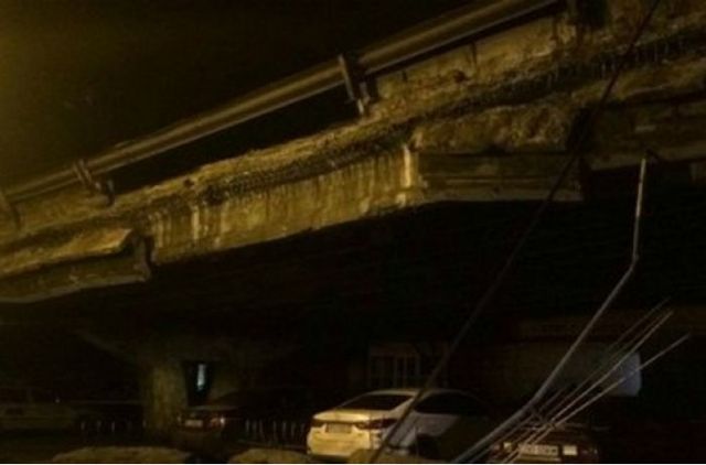 Городской «олень» попытался отремонтировать Шулявский мост