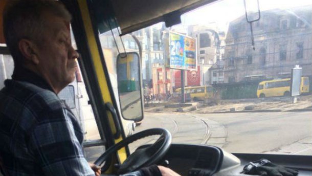 Порошенку своє посвідчення показуй – водій маршрутки обматюкав ветерана АТО