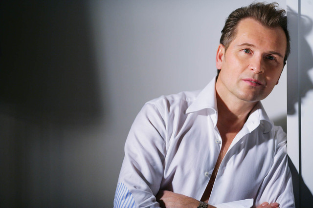 "Пусть Кобзон посмотрит": народный артист РФ спел в Киеве знаковую для украинцев песню