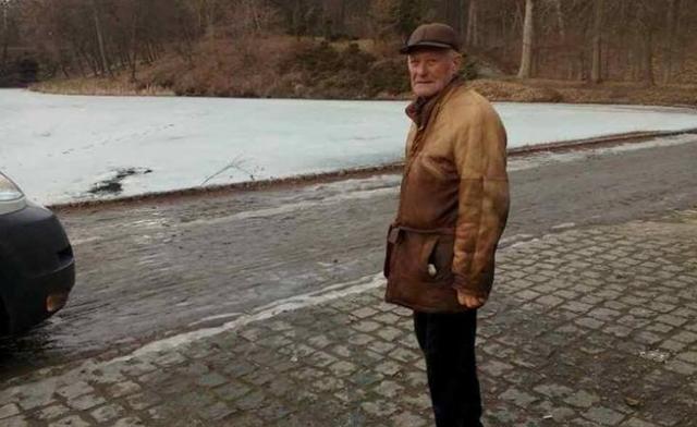 В Киевской области полицейский и пенсионер спасли провалившихся под лед детей