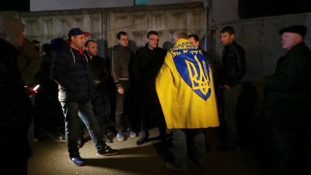 "Голова суду, реагуй!": активисты блокируют здание Соломенского суда из-за дела Насирова