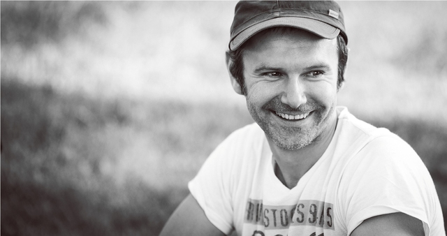 Вакарчук в Нью-Йорке растрогал зрителей песней памяти о воинах АТО