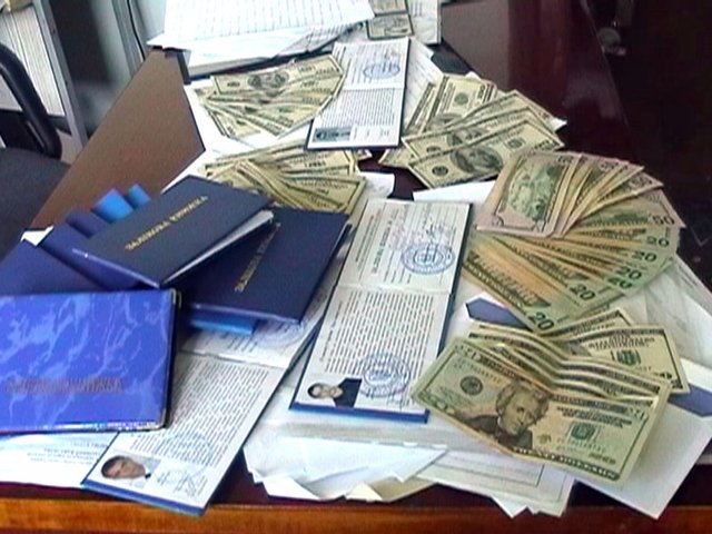 Одесский декан из коррупционного ТОПа судится за должность