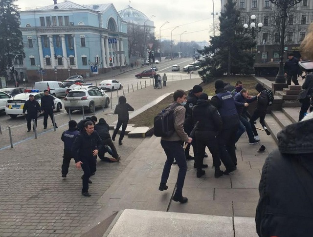 Появилось еще одно видео задержания провокаторов на марше феминисток в Киеве