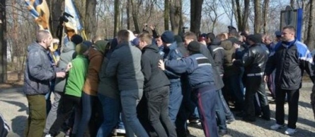 Медведчуківців прогнали з Тарасової гори