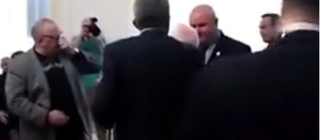 Ветеран АТО не втримався і розбив обличчя генералу Палію