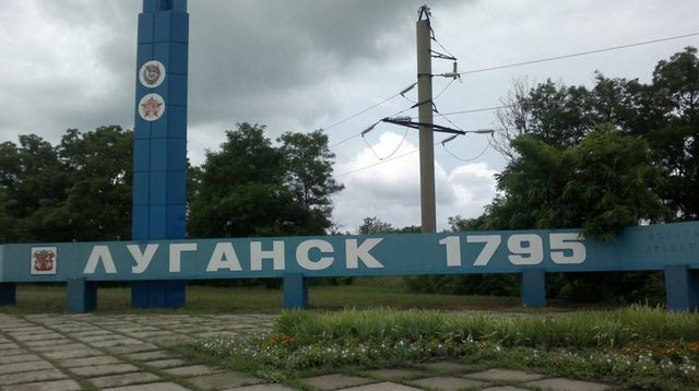 В Луганске крупный пожар: Густой дым виден во всех районах города