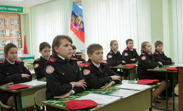 Оккупанты приказывают учителям "ЛНР" и "ДНР" промывать мозги детям