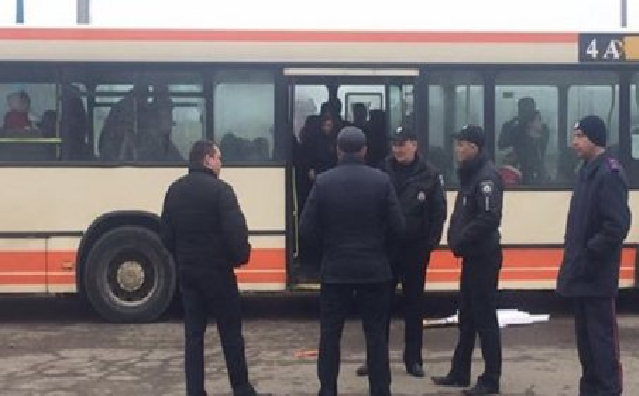 У львівській поліції розповіли подробиці затримання автобуса з антиукраїнськими плакатами