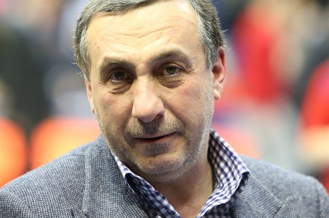 Владелец украинских облэнерго больше не сможет показывать “факи” правой рукой