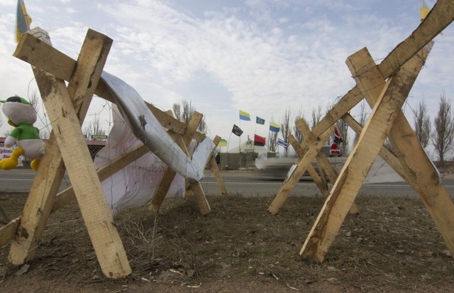 Штурмом блокадников руководит сторонник России. Видео