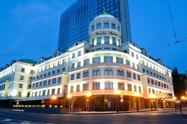 Отжатый «Донбасс-Палас» увидит много пьяных лиц: «чиновников ДНР» пригласили на большой пир