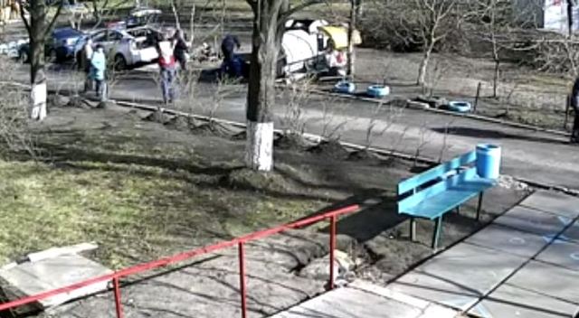 В Сети пишут, что патрульные избили мужчину, которых их и вызвал