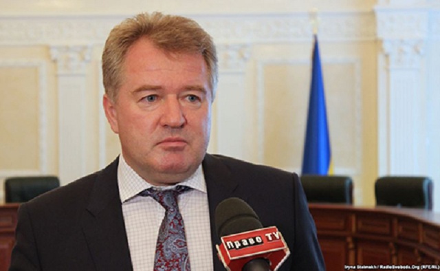 Між активістами та головою ВРП Бенедисюком стався конфлікт, він застосував зброю