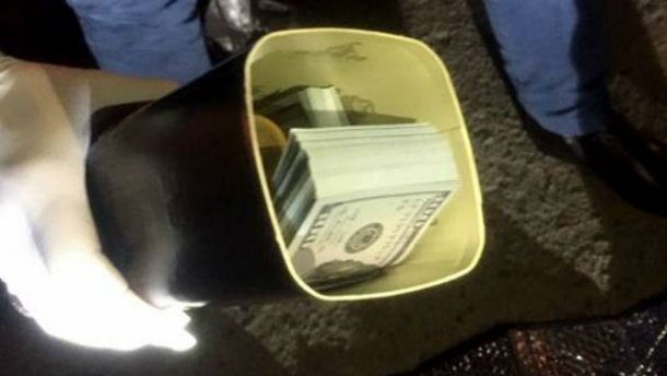 Високопоставлений чиновник, звинувачений в корупції, спробував відкупитись хабарем