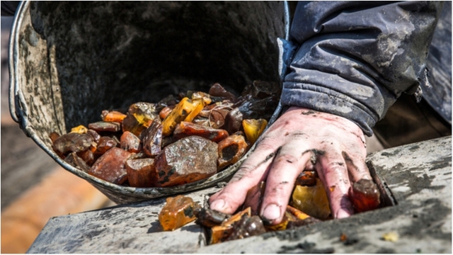 Блокада-2: копатели янтаря перекрыли трассу международного значения "Киев - Ковель"