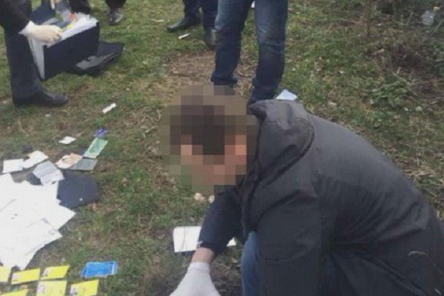 СБУ задержала на взятке двух полицейских в Кривом Роге