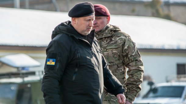 Турчинов миттєво відреагував на візит українських політиків до Криму