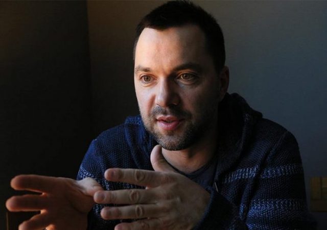 Олексій Арестович: Хвиля громадської непокори наближається з астрономічною швидкістю