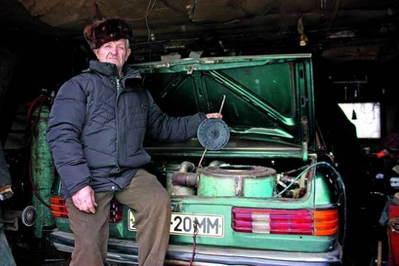 Українець перевів свій Мерседес на дрова